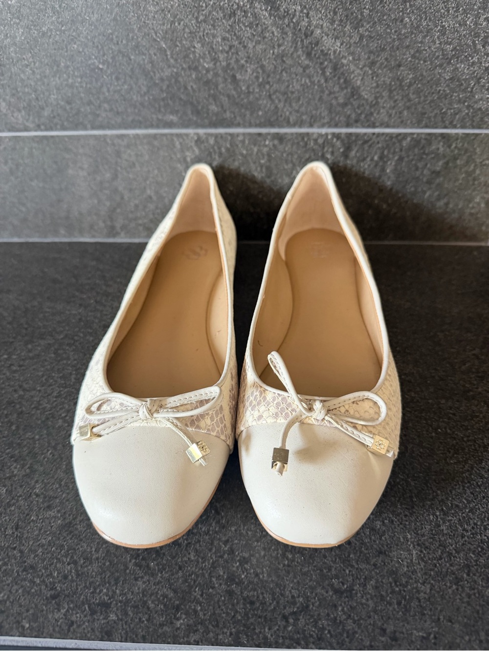 Ann Taylor Cream Bow Ballet Flats
